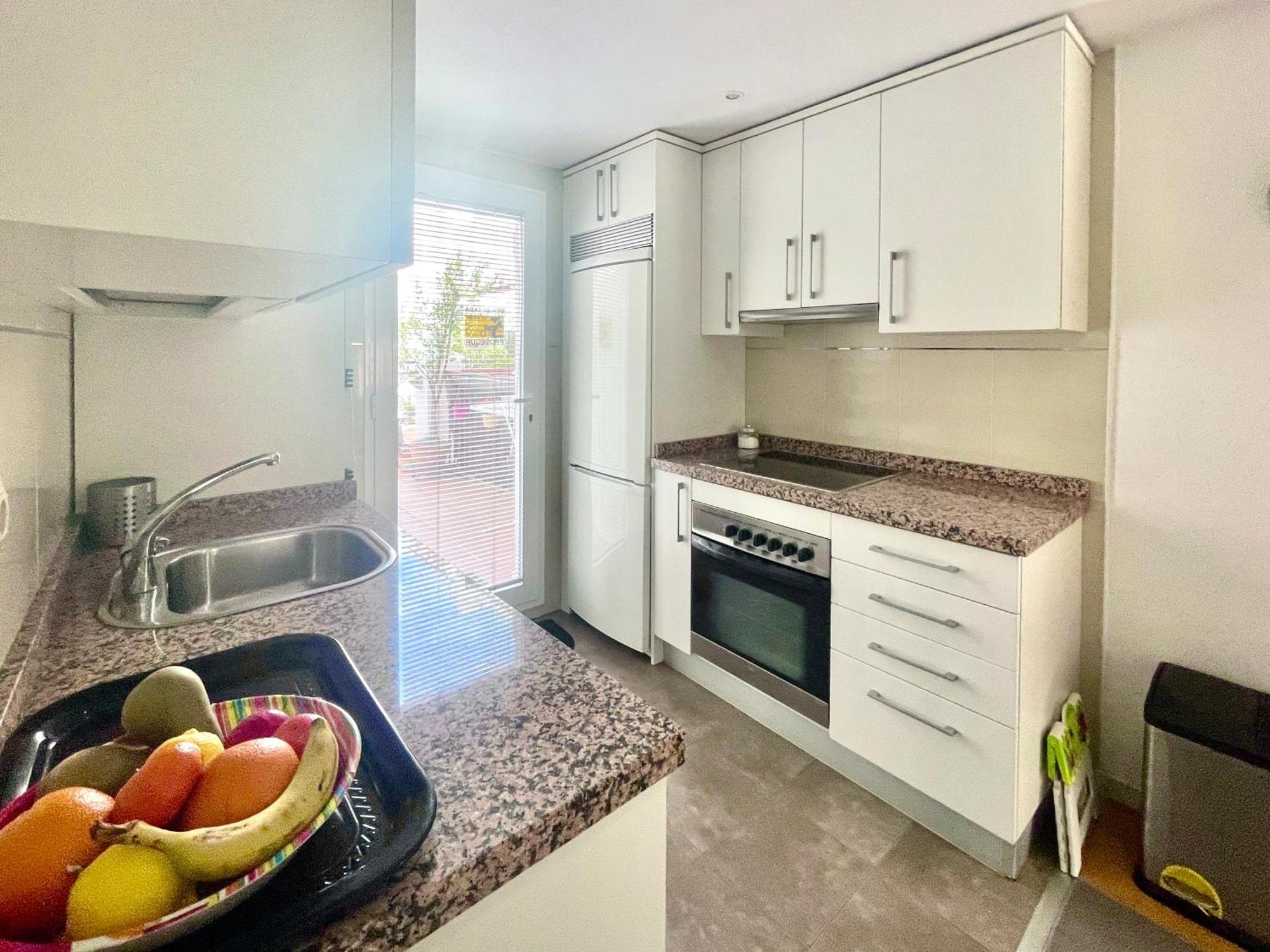 Maravilloso Apartamento Centrico De 70M2, Jardin Propio 40M2 Con Piscina Para Ninos Y Parking Opcional Málaga Dış mekan fotoğraf